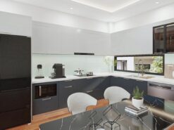 Tủ bếp gỗ công nghiệp melamine Hưng Yên phối màu ghi trắng hiện đại