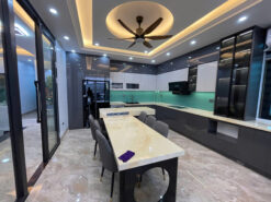 Tủ bếp cánh Acrylic bóng gương Thái Lan chống ẩm cao cấp