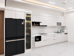 Thi công tủ bếp inox cánh kính hiện đại tại Thái Bình với thiết kế tối giản, chất liệu cao cấp và độ bền vượt trội theo thời gian.